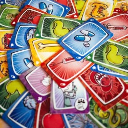 Virus es el juego de cartas más vendido en España. Editado por Tranjis 2