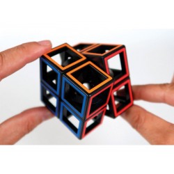 Hollow Two by Two es un rompecabezas de RecentToys 2