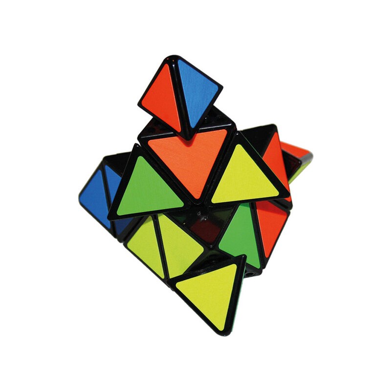 Pyraminx es un rompecabezas de RecentToys.