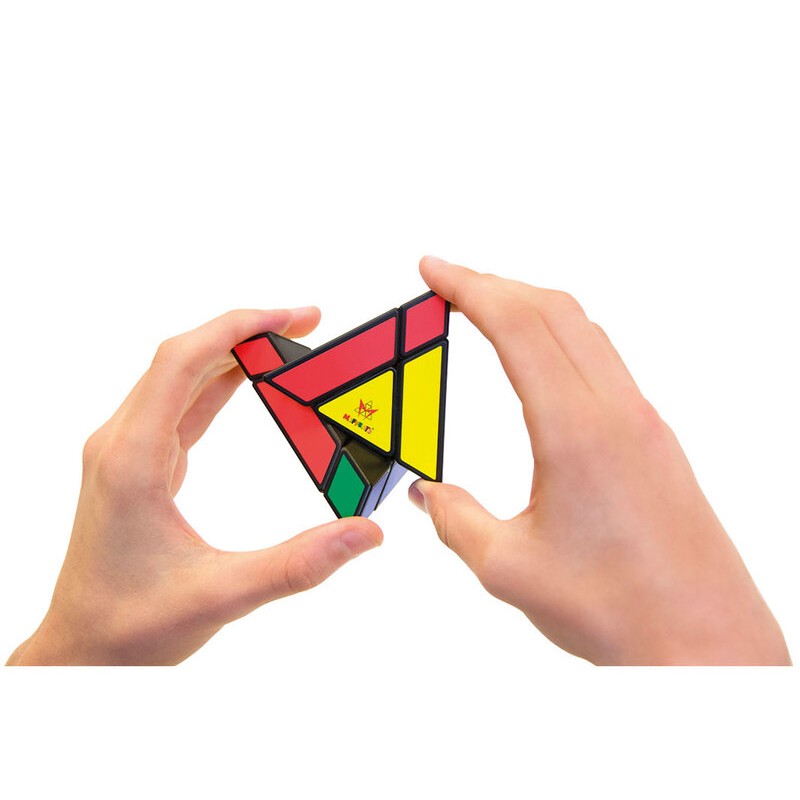 Pyraminx Edge es un puzzle lógico con forma triangular de RecentToys.
