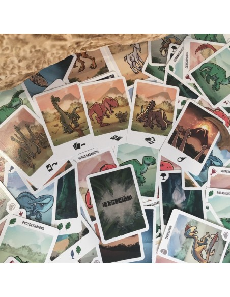 ¡Extinción! es un divertido juego de cartas familiar editado por Tranjis