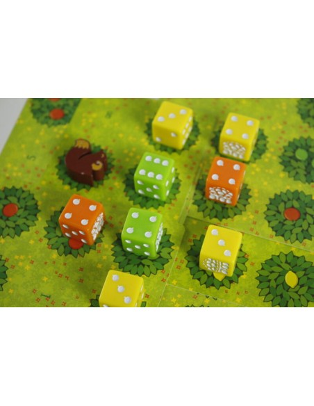 Grove es un divertido y bonito juego de cartas para un jugador, distribuido por Cantarero Coca.