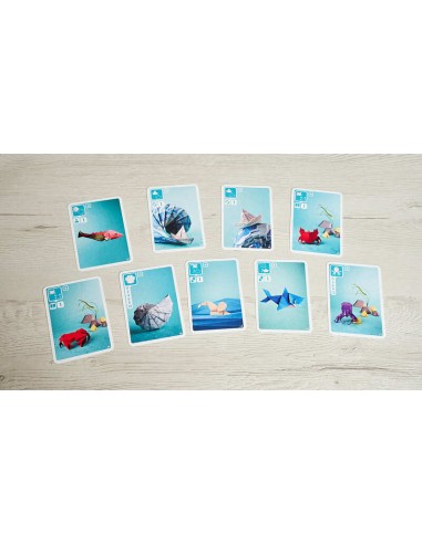 Océanos de papel es un divertido juego de cartas distribuido por Tranjis Games.