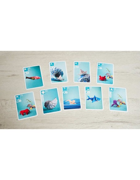 Océanos de papel es un divertido juego de cartas distribuido por Tranjis Games.