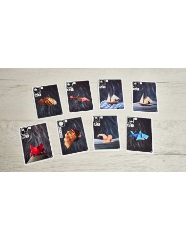 Océanos de papel es un divertido juego de cartas distribuido por Tranjis Games.