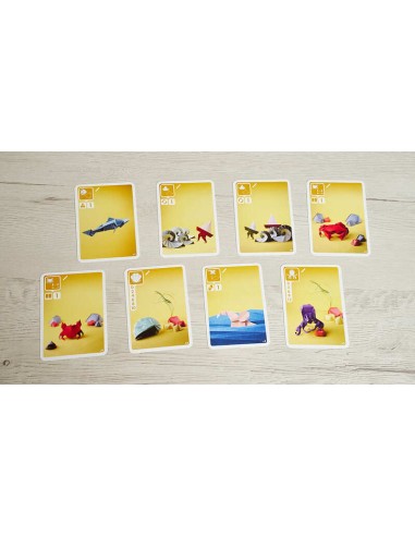 Océanos de papel es un divertido juego de cartas distribuido por Tranjis Games.