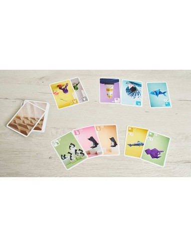 Océanos de papel es un divertido juego de cartas distribuido por Tranjis Games.