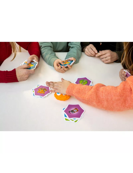 Monster Mash es un juego de cartas de observación y rapidez editado por FlexiQ