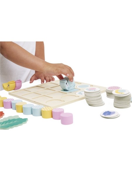 Este bonito tablero de doble entrada, editado por Janod, es ideal para que los más pequeños desarrollen la lógica.