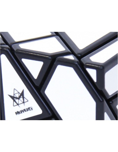 Ghost Cube es un cubo de gran dificultad de la marca Recenttoys.