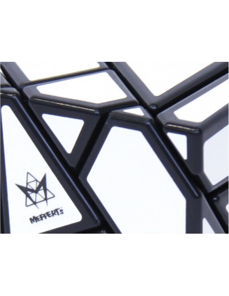 Ghost Cube es un cubo de gran dificultad de la marca Recenttoys.