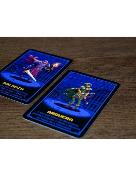 Mazmorra en 1 carta es un juego de dados y mazmorreo para jugar en solitario. Editado por Maldito Games.