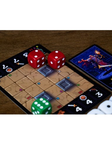 Mazmorra en 1 carta es un juego de dados y mazmorreo para jugar en solitario. Editado por Maldito Games.