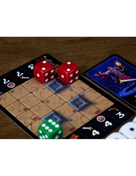 Mazmorra en 1 carta es un juego de dados y mazmorreo para jugar en solitario. Editado por Maldito Games.