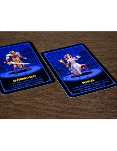 Mazmorra en 1 carta es un juego de dados y mazmorreo para jugar en solitario. Editado por Maldito Games.