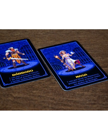 Mazmorra en 1 carta es un juego de dados y mazmorreo para jugar en solitario. Editado por Maldito Games.