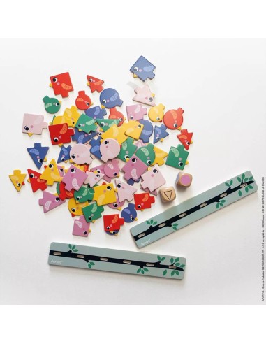 Clasificación de formas, tamaños y colores pájaros es un juego de clasificación de formas de la línea pedagógica de Janod.