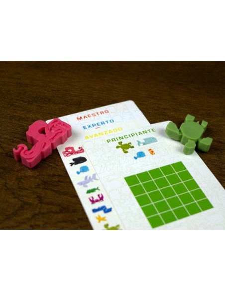 Seatax es un juego de lógica con figuras de madera a partir de 7 años. Editado por Maldito Games.