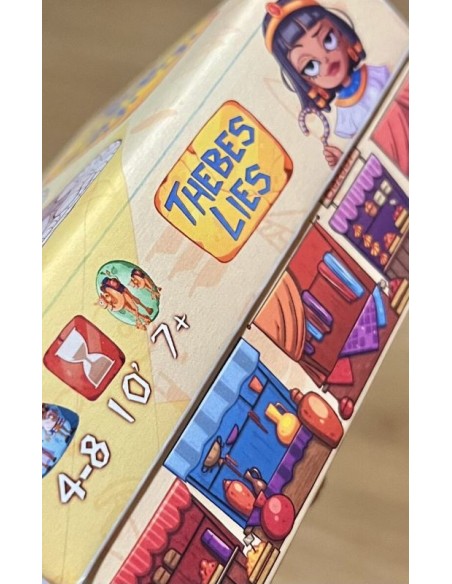 Thebes Lies es un juego de cartas basado en el tradicional juego del mentiroso. Editado por Ibeyis Games.
