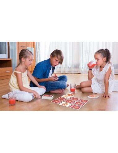 Operación Dinamita es un juego de cartas basado en el cálculo mental y la memoria de la editorial Lúdilo