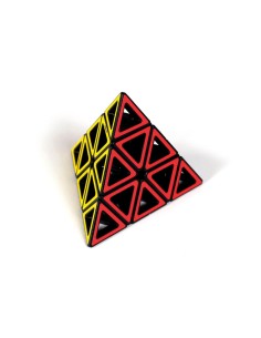 Hollow Pyraminx es un rompecabezas en forma triangular de Recenttoys. 2
