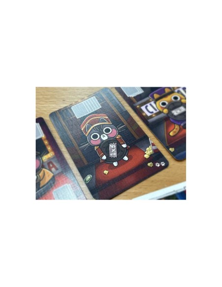 Cat Horror Festival es un juego de cartas de colección de Sets de la editorial Invedars.