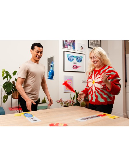 Pollo VS Perrito es un divertido party game por equipos de la editorial Mercurio.