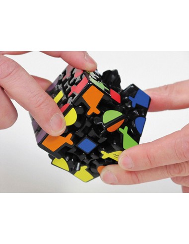 Gear Cube es un rompecabezas de Recenttoys.