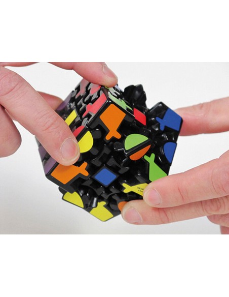 Gear Cube es un rompecabezas de Recenttoys.