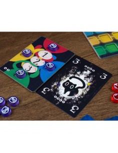 Cat in the Box es un juego de bazas en el que hay que combinar números y colores. Editado por Maldito Games. 2