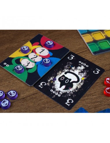 Cat in the Box es un juego de bazas en el que hay que combinar números y colores. Editado por Maldito Games.