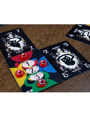 Cat in the Box es un juego de bazas en el que hay que combinar números y colores. Editado por Maldito Games.