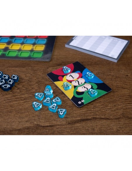 Cat in the Box es un juego de bazas en el que hay que combinar números y colores. Editado por Maldito Games.