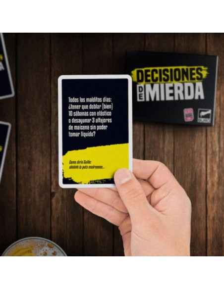 Decisiones de Mierda es un juego tipo "party" para mayores de 18 años de la editorial Buró de Juegos.