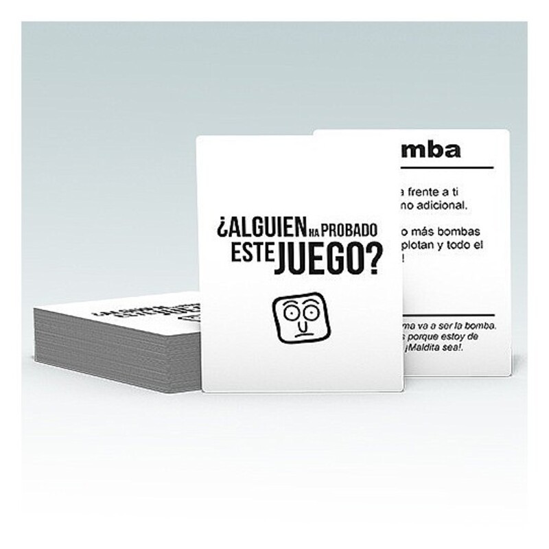 ¿Alguien ha probado este juego? de preguntas y respuestas absurdas editado por Buró.