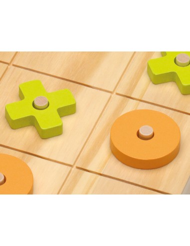 Tic Tac Toe es un tres en raya de madera de Cayro.