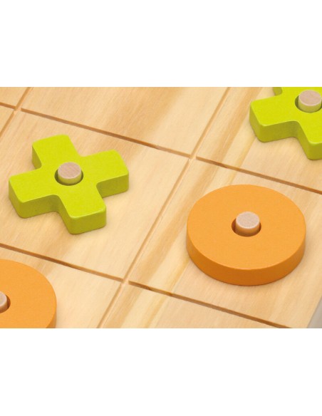 Tic Tac Toe es un tres en raya de madera de Cayro.
