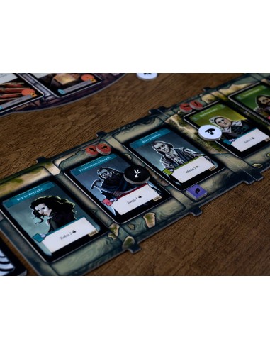 Pagan: El Destino de Roanoke es un divertido juego de cartas para dos jugadores, distribuido por Cantarero Coca.