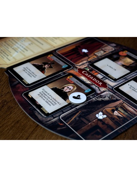 Pagan: El Destino de Roanoke es un divertido juego de cartas para dos jugadores, distribuido por Cantarero Coca.