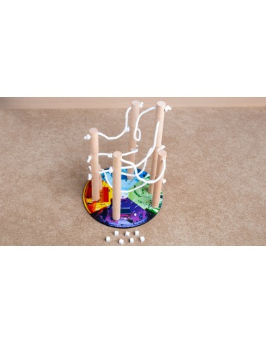 Nekojima es un juego de habiliad de Tranjis Games.