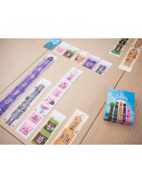 5 Torres es un juego de cartas de Maldito Games.